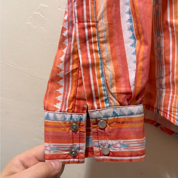 Button Up - Picture 4 of 5